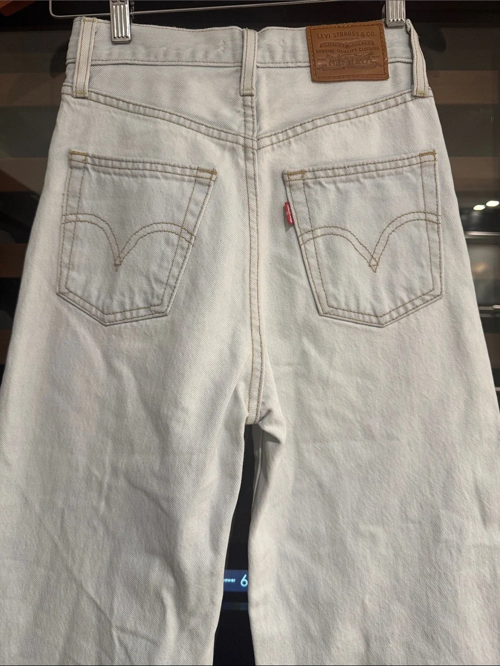 Levi’s Premium Ribcage Wide Leg Jeans Light Wash Size 24 - Picture 4 of 6